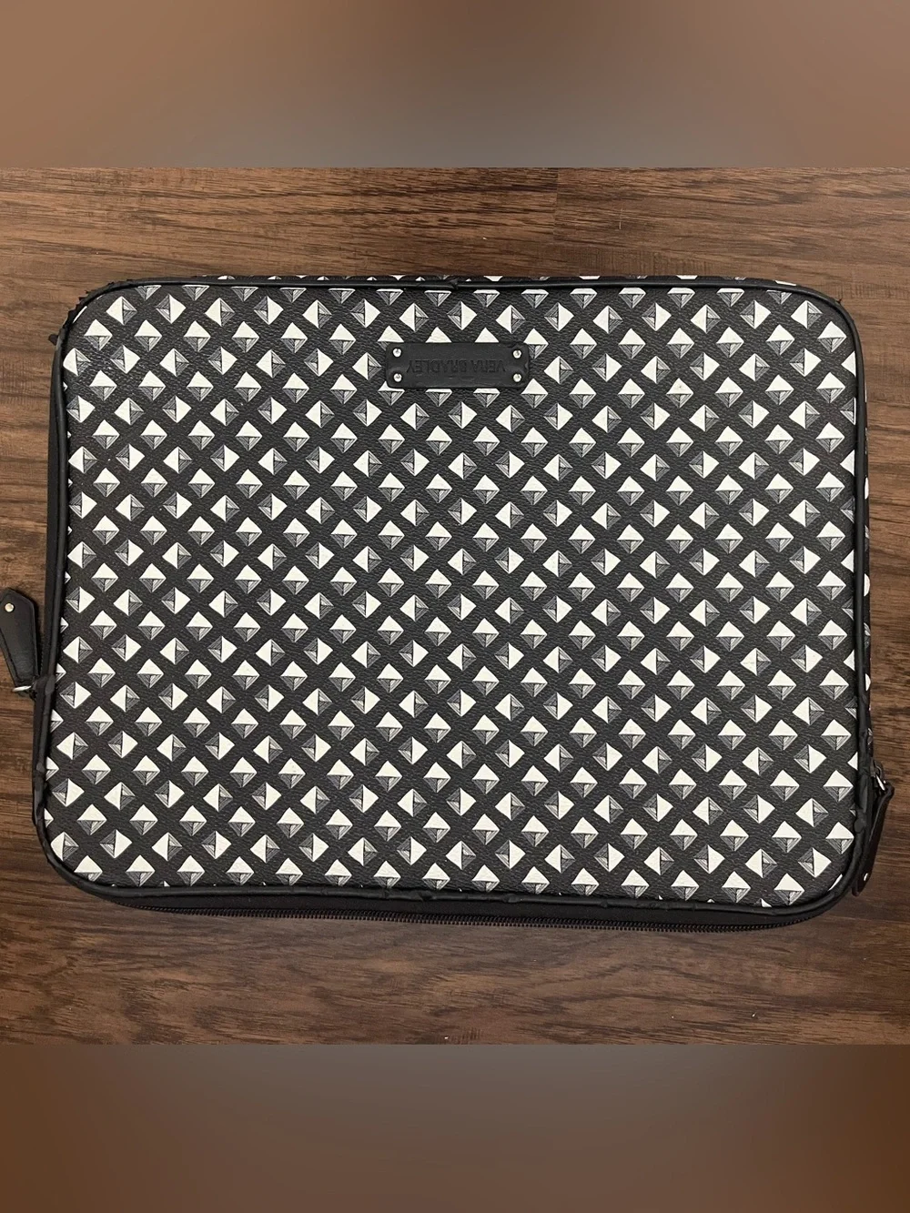 Ver Bradley Black and White Geometric Laptop Folio